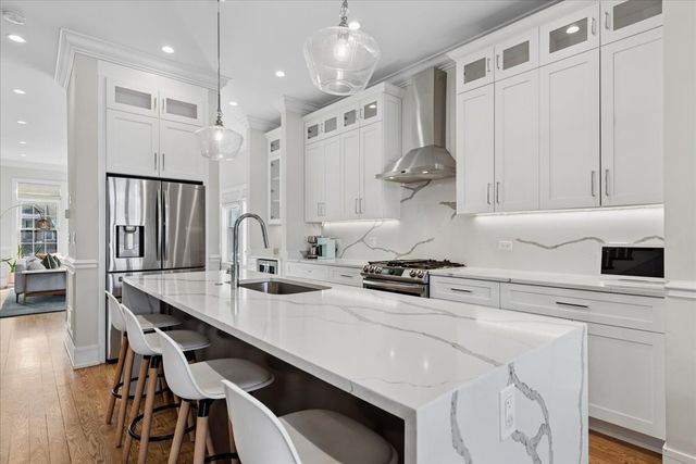 1700 N Harding Avenue, Chicago, IL 60647