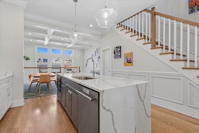 1700 N Harding Avenue, Chicago, IL 60647