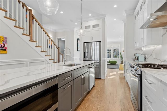 1700 N Harding Avenue, Chicago, IL 60647