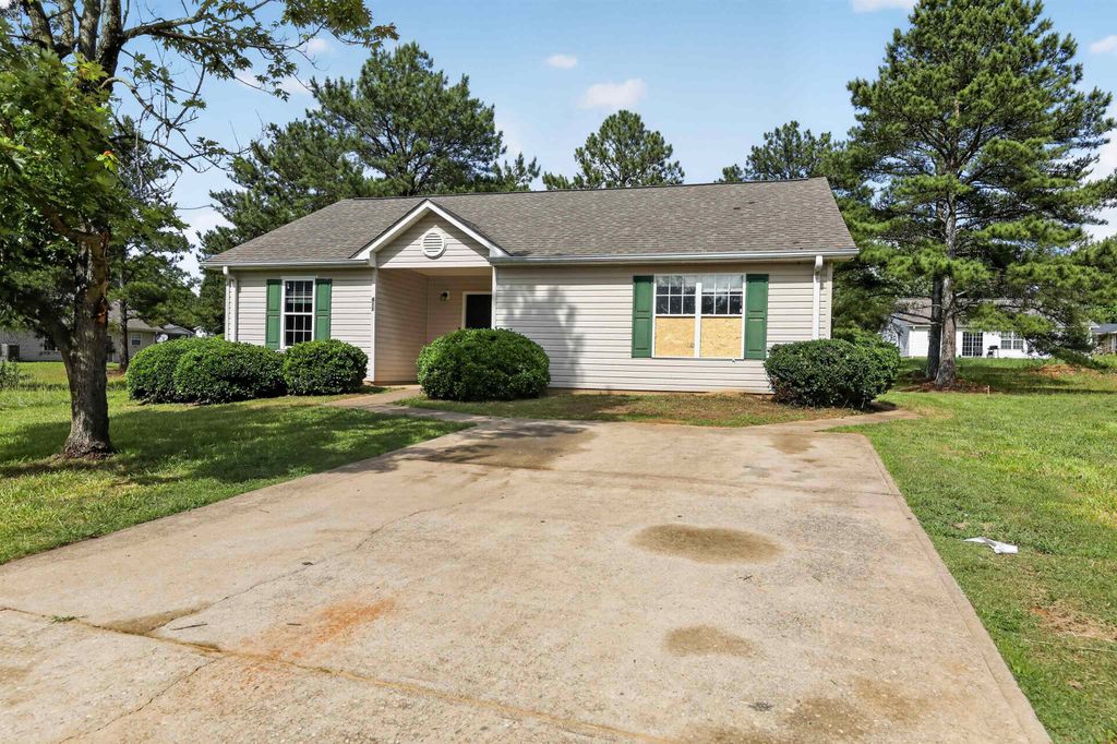 611 Basil Court, Spartanburg, SC 29301