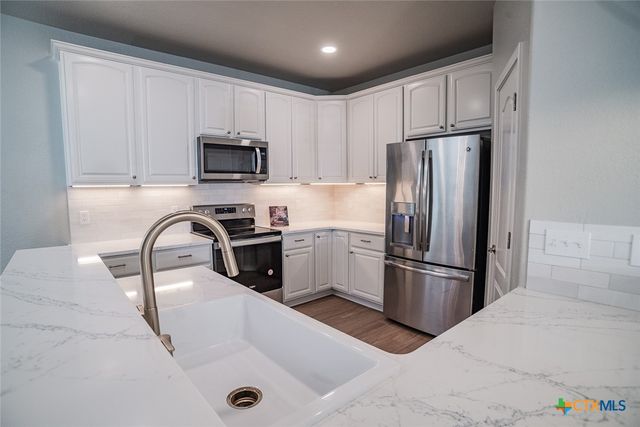 526 Blue Heron Lane, Mcqueeney, TX 78123