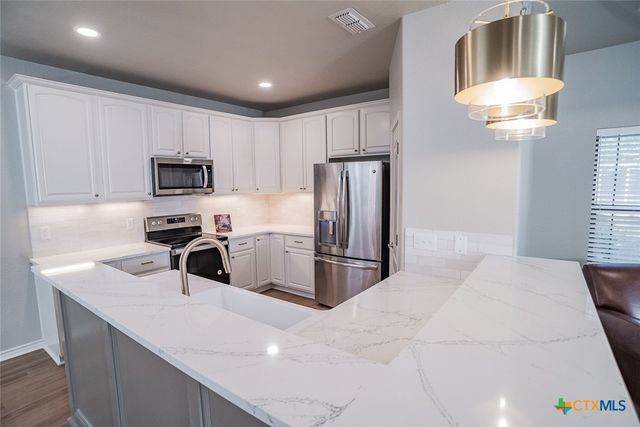 526 Blue Heron Lane, Mcqueeney, TX 78123