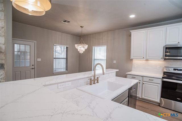 526 Blue Heron Lane, Mcqueeney, TX 78123