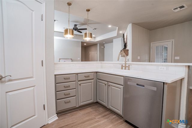 526 Blue Heron Lane, Mcqueeney, TX 78123