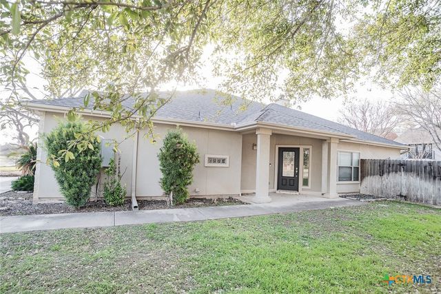 526 Blue Heron Lane, Mcqueeney, TX 78123
