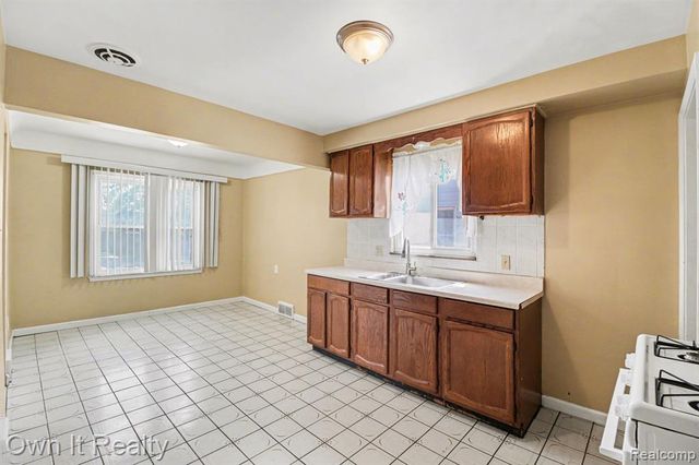 6791 Winthrop Street, Detroit, MI 48228