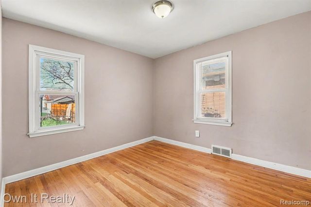 6791 Winthrop Street, Detroit, MI 48228