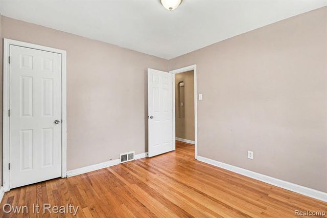 6791 Winthrop Street, Detroit, MI 48228