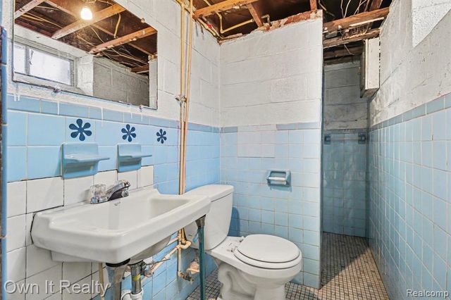 6791 Winthrop Street, Detroit, MI 48228