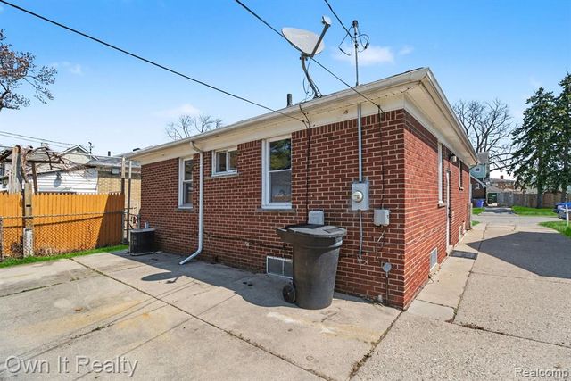 6791 Winthrop Street, Detroit, MI 48228