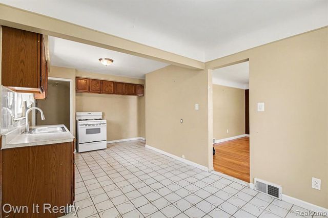 6791 Winthrop Street, Detroit, MI 48228