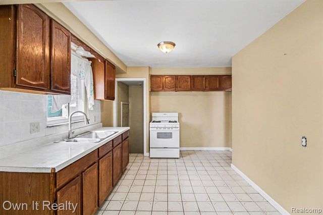 6791 Winthrop Street, Detroit, MI 48228