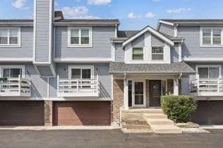 9012 ABBEY LANE Lane 9012, Des Plaines, IL 60016