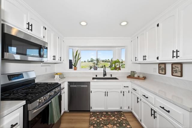 220 Vista Montana Way, Oceanside, CA 92054