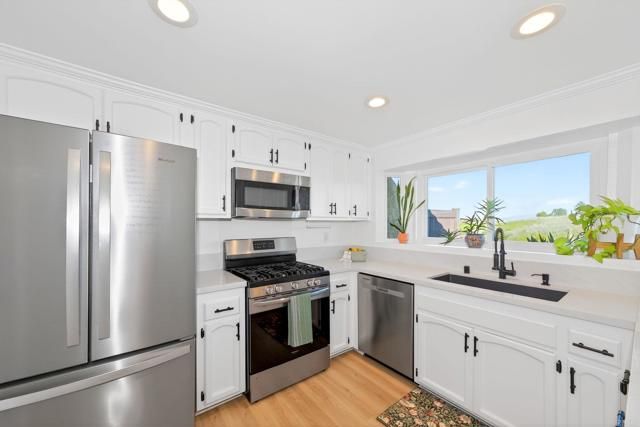 220 Vista Montana Way, Oceanside, CA 92054