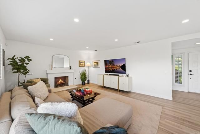 220 Vista Montana Way, Oceanside, CA 92054