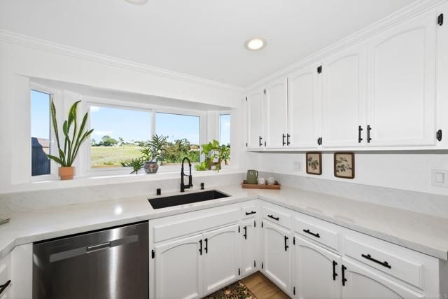 220 Vista Montana Way, Oceanside, CA 92054