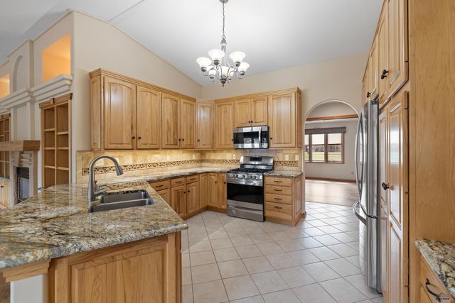 1240 KINGS RD, Rapid City, SD 57702