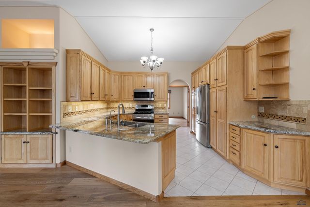 1240 KINGS RD, Rapid City, SD 57702
