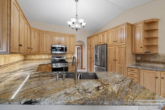 1240 KINGS RD, Rapid City, SD 57702