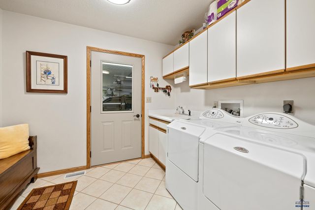 1240 KINGS RD, Rapid City, SD 57702