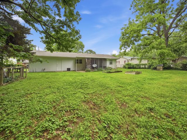 2926 E Lombard Street, Springfield, MO 65802