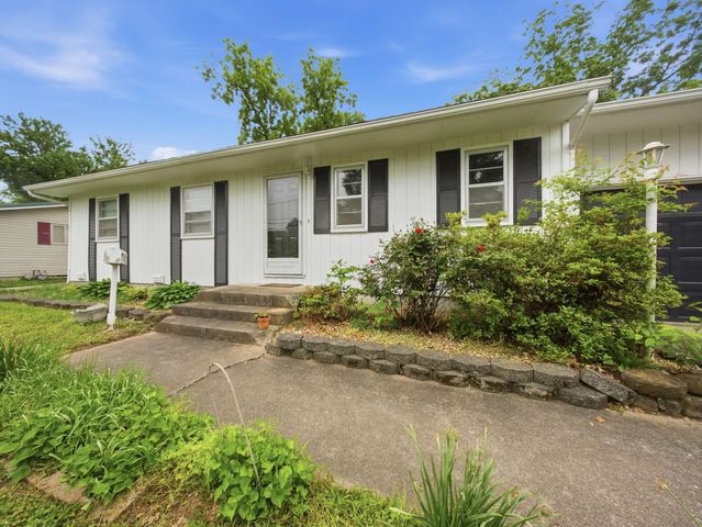 2926 E Lombard Street, Springfield, MO 65802