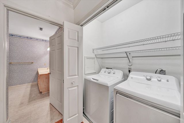 4825 Glen Ivy LN SW APT 105, Roanoke, VA 24018