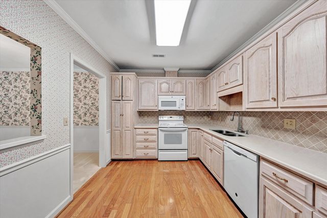 4825 Glen Ivy LN SW APT 105, Roanoke, VA 24018