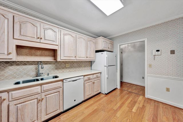 4825 Glen Ivy LN SW APT 105, Roanoke, VA 24018