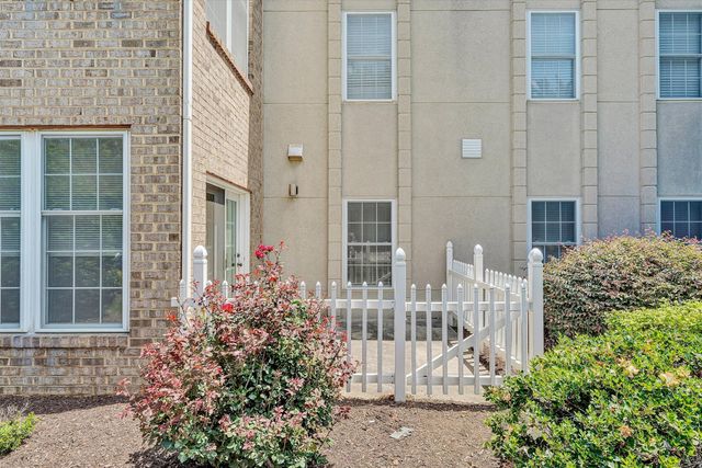 4825 Glen Ivy LN SW APT 105, Roanoke, VA 24018