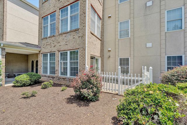 4825 Glen Ivy LN SW APT 105, Roanoke, VA 24018