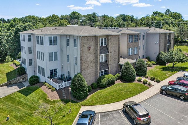4825 Glen Ivy LN SW APT 105, Roanoke, VA 24018