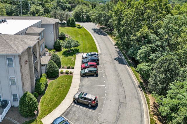 4825 Glen Ivy LN SW APT 105, Roanoke, VA 24018