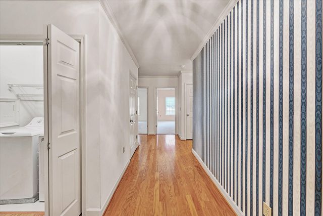 4825 Glen Ivy LN SW APT 105, Roanoke, VA 24018