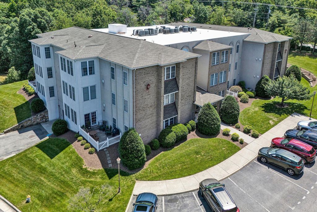 4825 Glen Ivy LN SW APT 105, Roanoke, VA 24018
