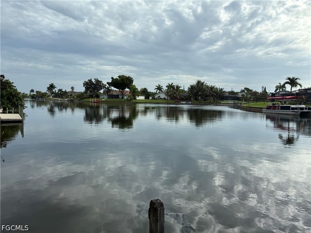 519 SE 20th CT, Cape Coral, FL 33990