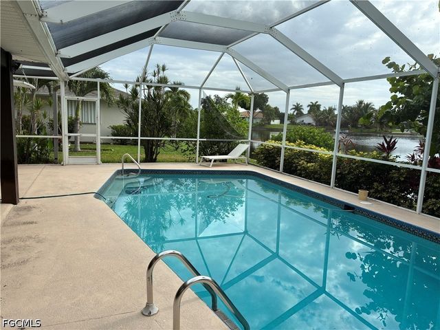 519 SE 20th CT, Cape Coral, FL 33990