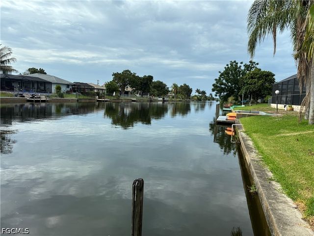 519 SE 20th CT, Cape Coral, FL 33990