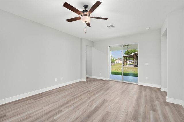 392 SW Paw Court, Port St. Lucie, FL 34953
