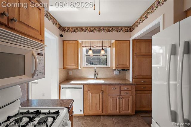 22665 Madison Street, Saint Clair Shores, MI 48081