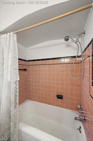 22665 Madison Street, Saint Clair Shores, MI 48081
