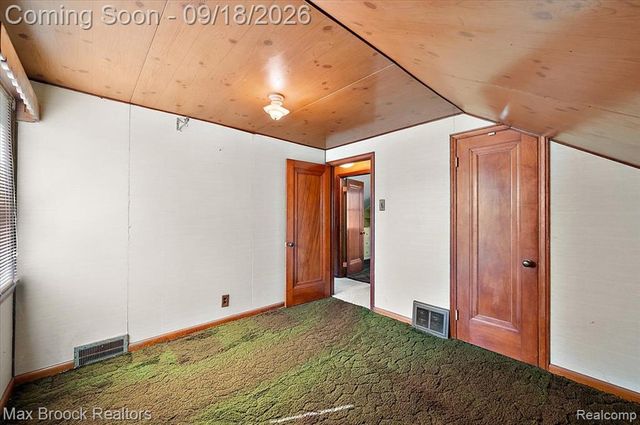 22665 Madison Street, Saint Clair Shores, MI 48081