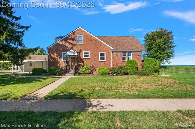 22665 Madison Street, Saint Clair Shores, MI 48081