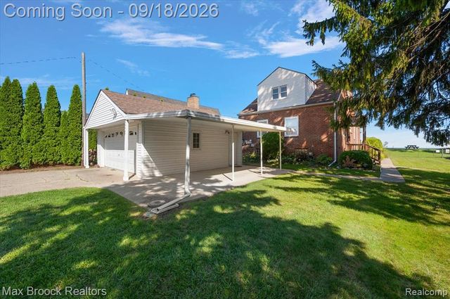 22665 Madison Street, Saint Clair Shores, MI 48081