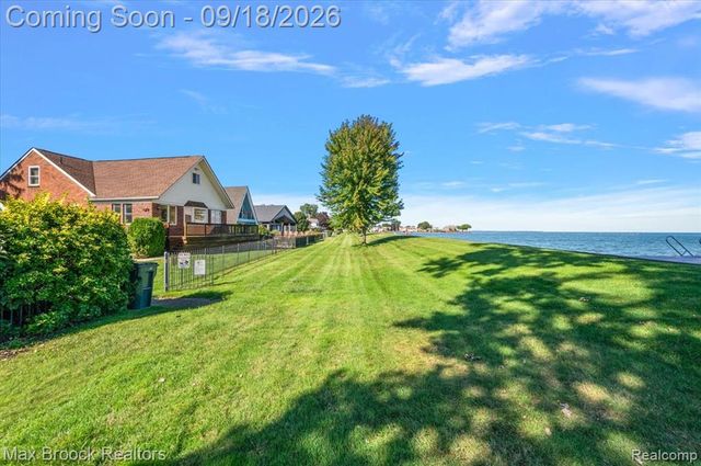 22665 Madison Street, Saint Clair Shores, MI 48081