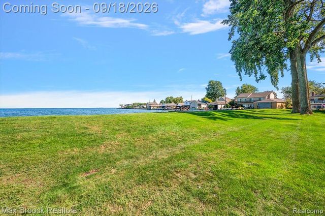 22665 Madison Street, Saint Clair Shores, MI 48081