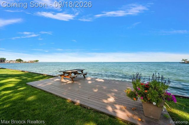 22665 Madison Street, Saint Clair Shores, MI 48081