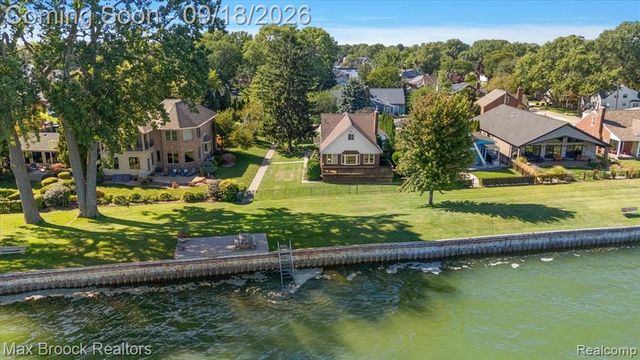22665 Madison Street, Saint Clair Shores, MI 48081