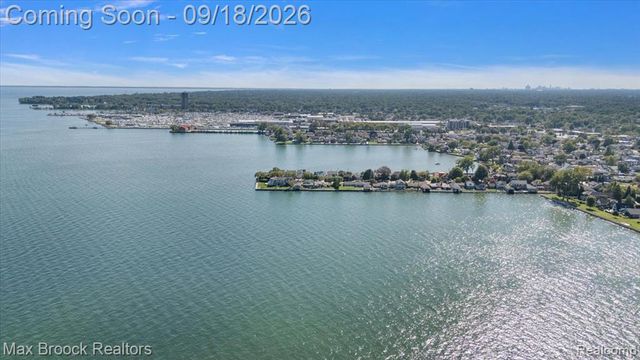22665 Madison Street, Saint Clair Shores, MI 48081